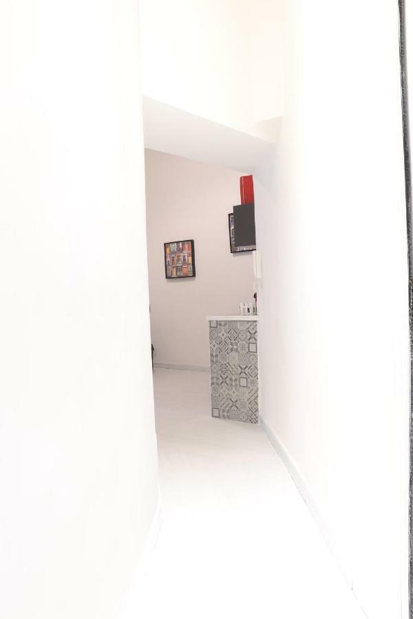 A Tre Passi Dal Duomo Apartment เนเปิลส์ ภายนอก รูปภาพ
